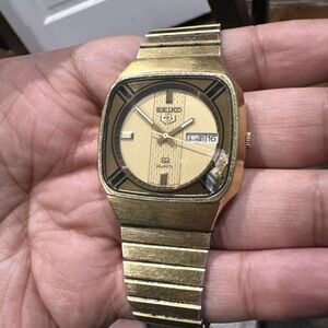 Working VTG Seiko Lion Head Gold 7123-5270 Quartz Watch Day Date Arabic/Eng Rare
